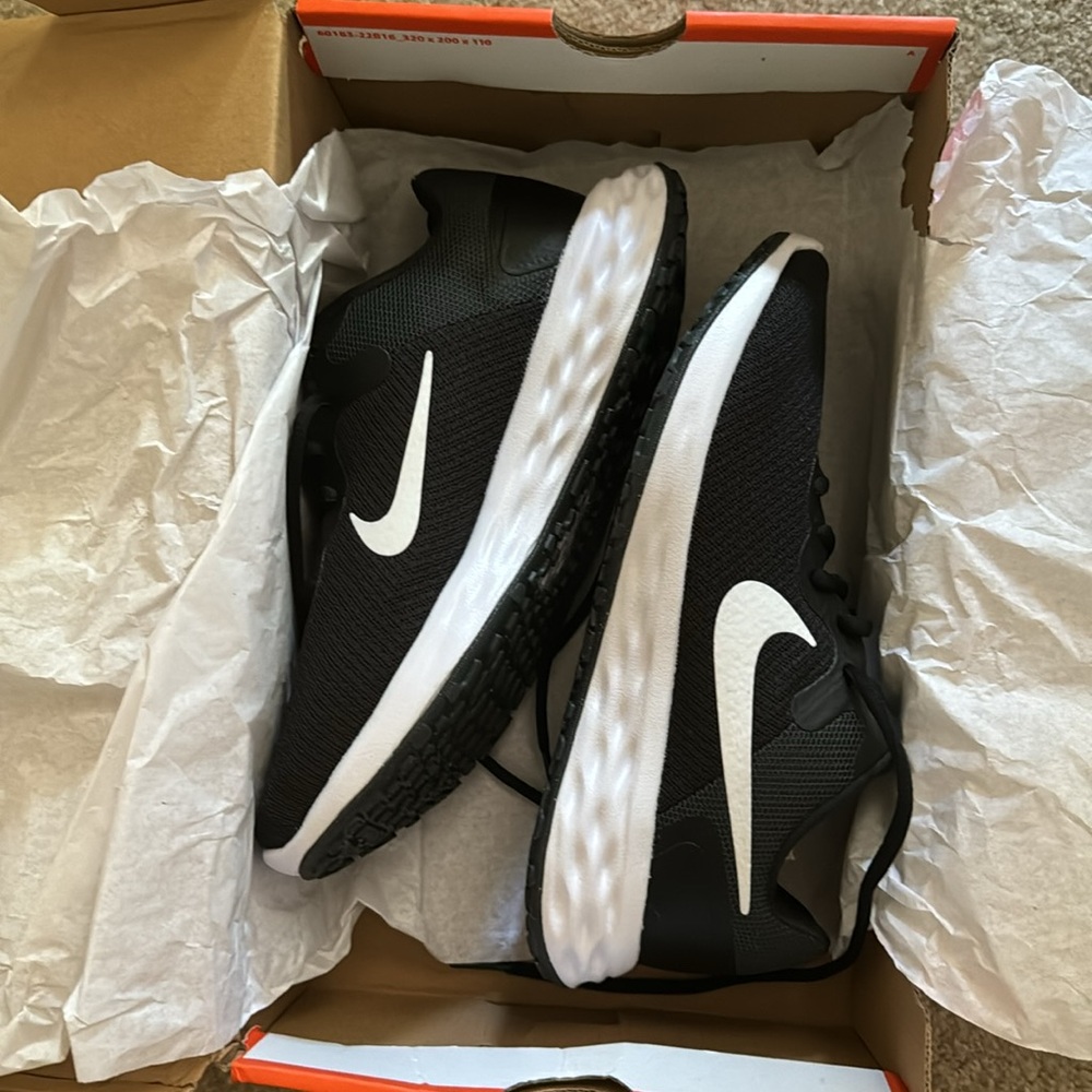 Nike Revolution 6 Sneaker